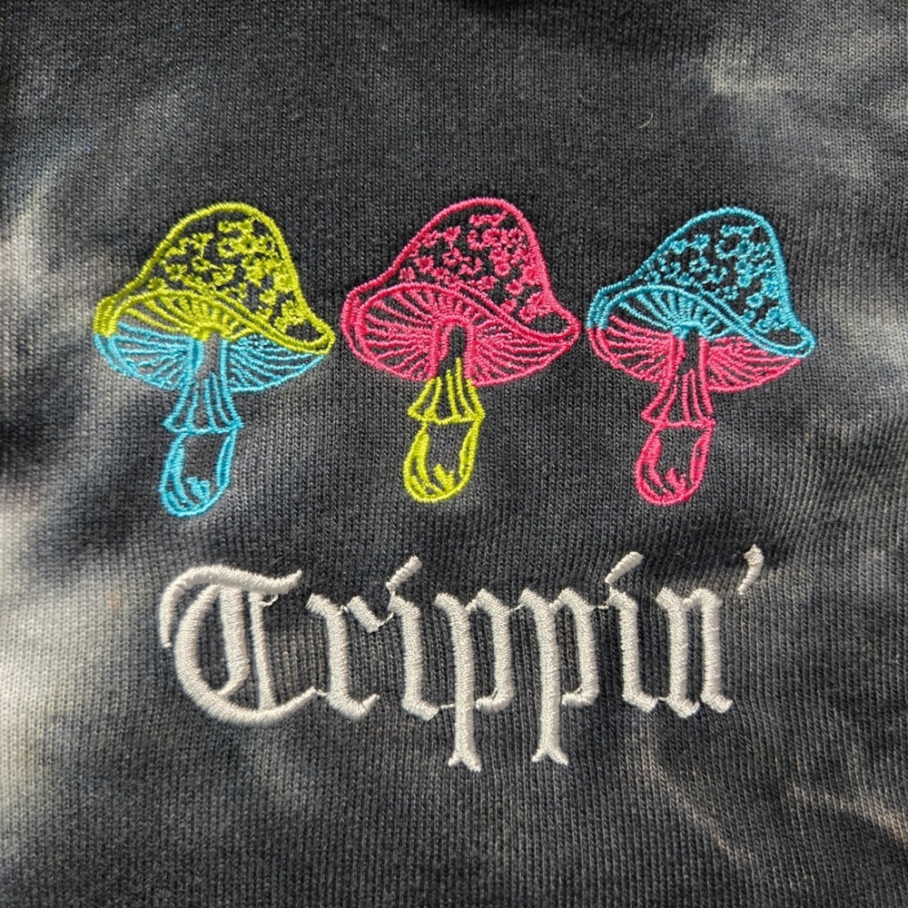 rue21 Trippin' Mushroom Tie Dye Cropped Hoodie Medium Black Graphic